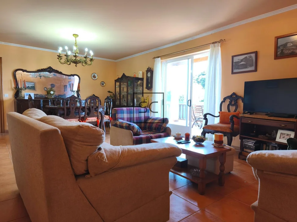 Chalet con piscina en ares