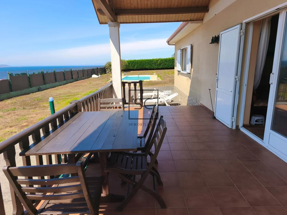 Chalet con piscina en ares