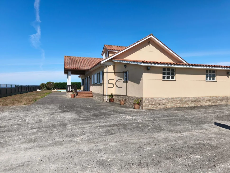 Chalet con piscina en ares