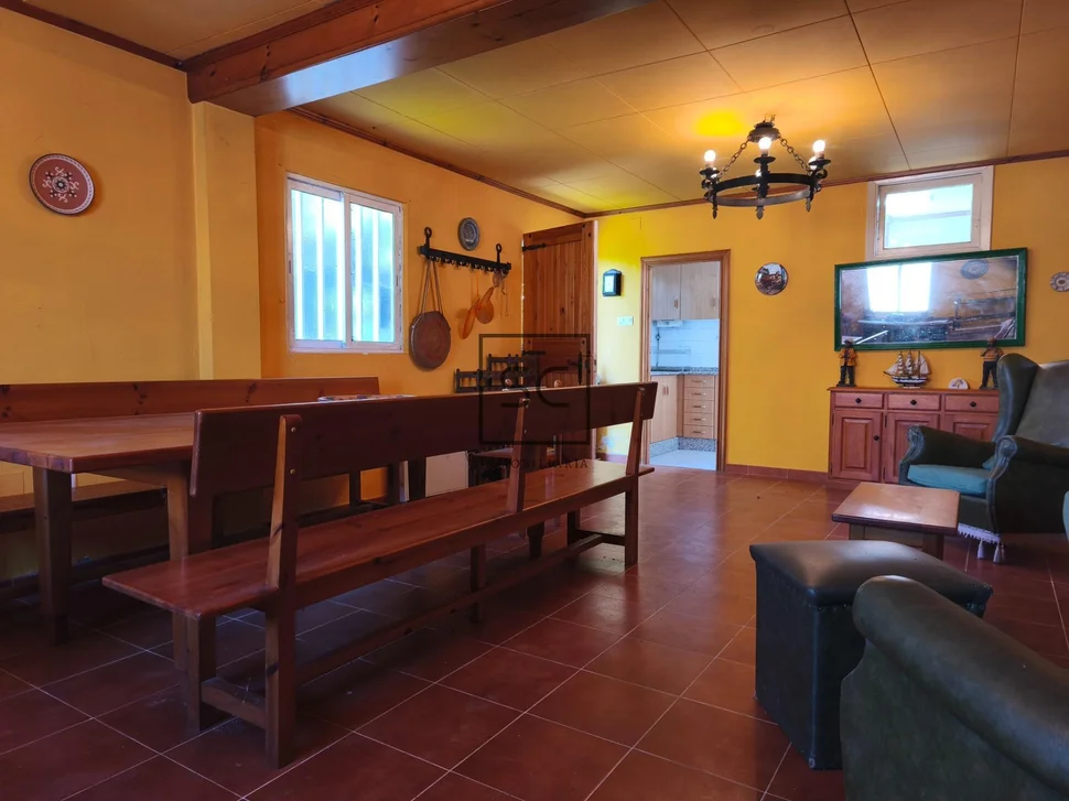 Chalet con piscina en ares