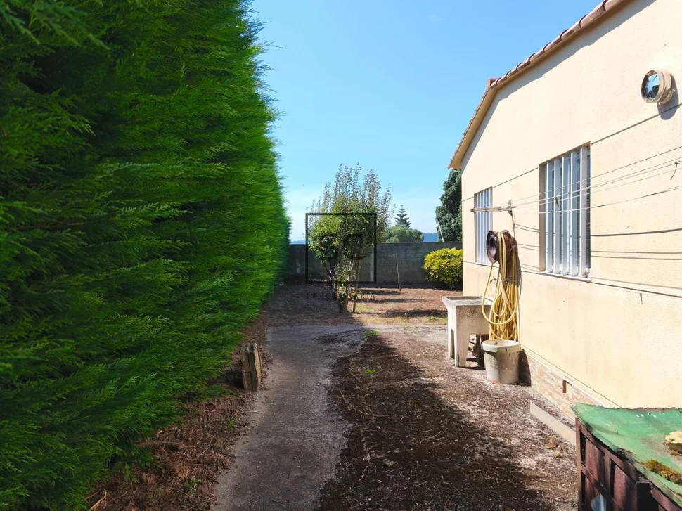 Chalet con piscina en ares