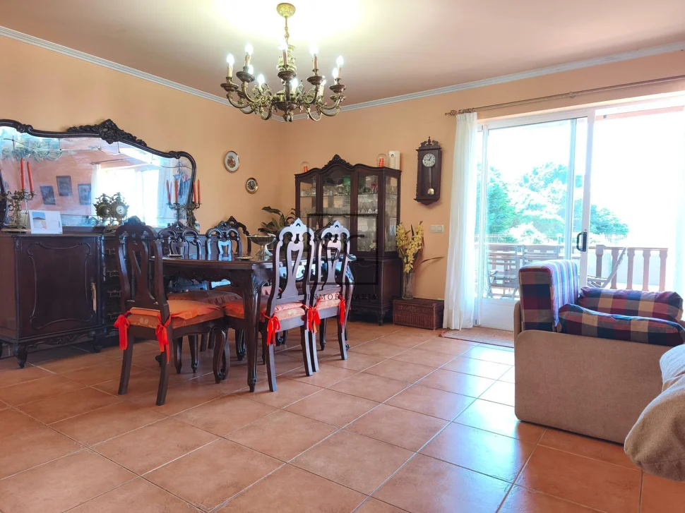 Chalet con piscina en ares