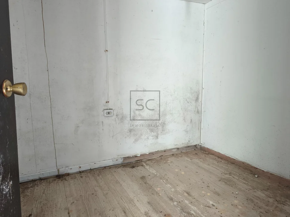 Casa de piedra con hórreo y finca en san sandurniño