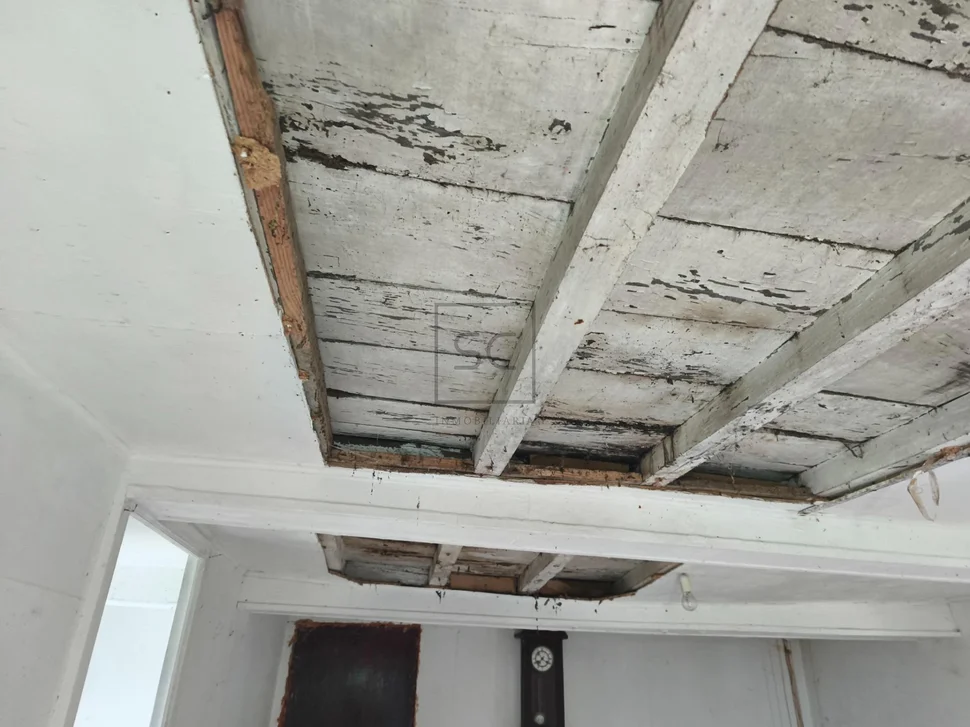 Casa de piedra con hórreo y finca en san sandurniño