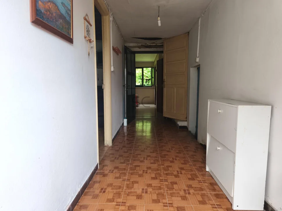 Casa de piedra con hórreo y finca en san sandurniño