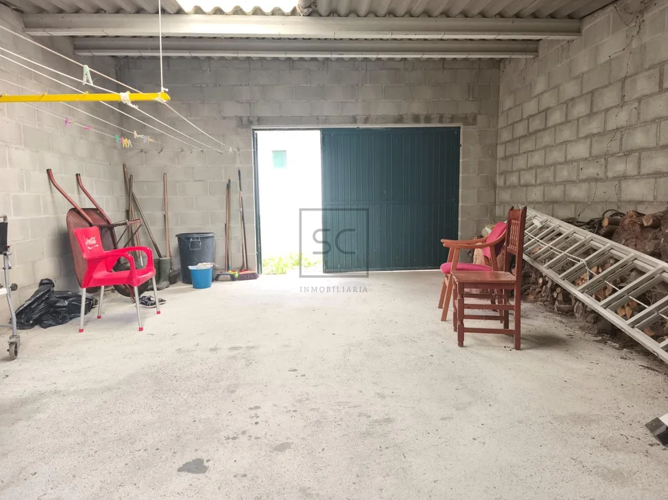 Casa de piedra con hórreo y finca en san sandurniño