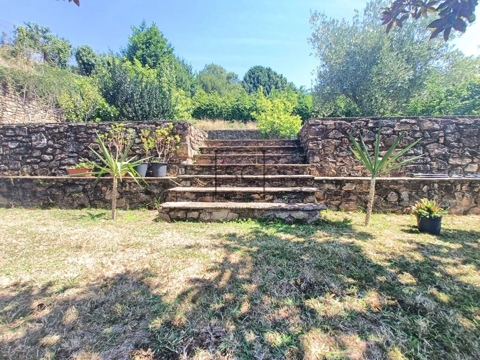 Casa de piedra para restaurar con finca edificable en sedes, narón