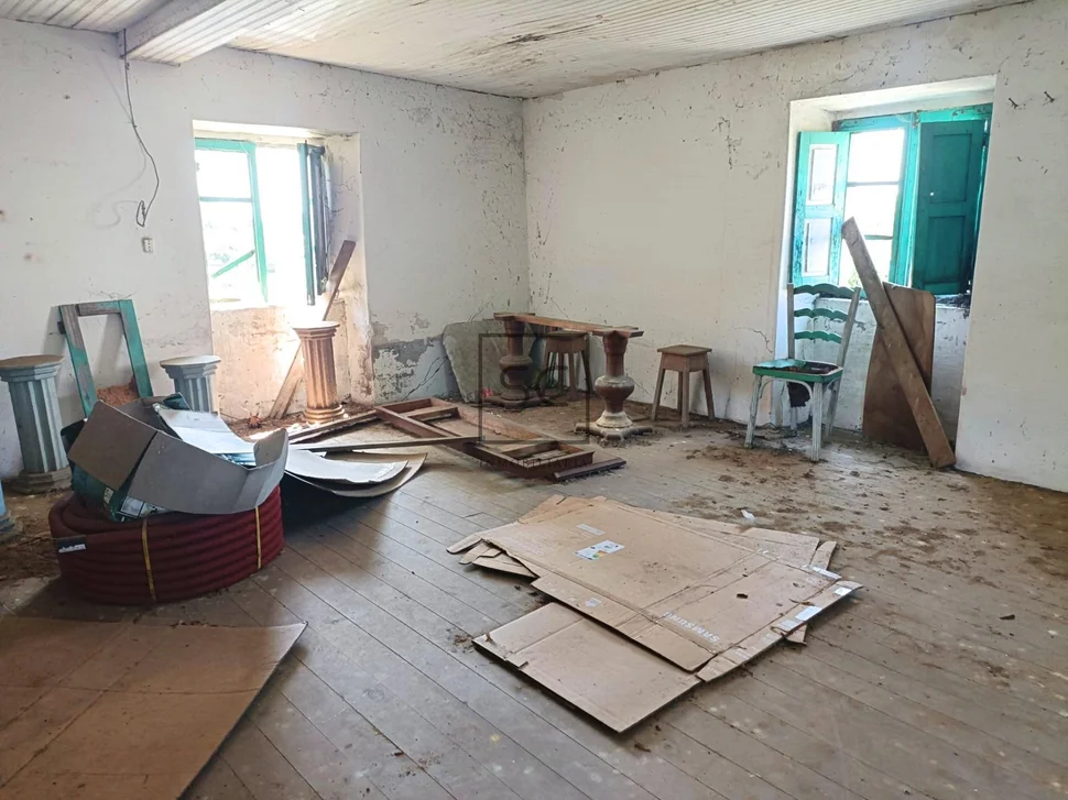 Casa de piedra para restaurar con finca edificable en sedes, narón