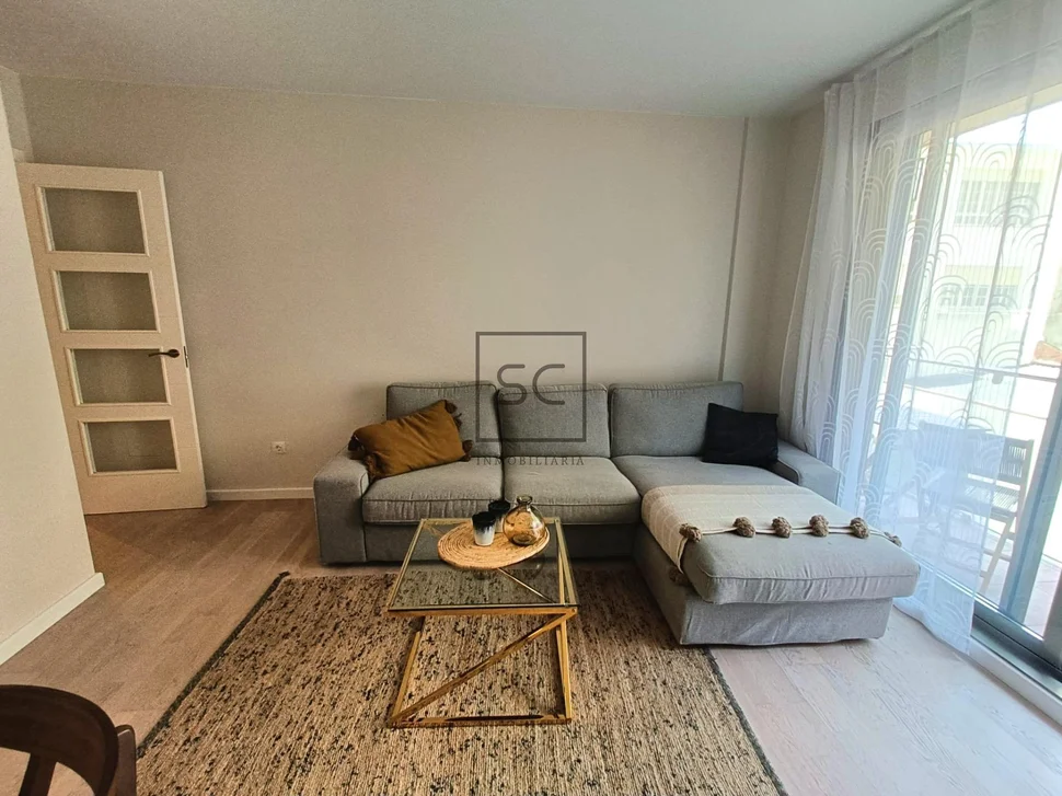 Apartamento con terraza y garaje, cercano a la playa