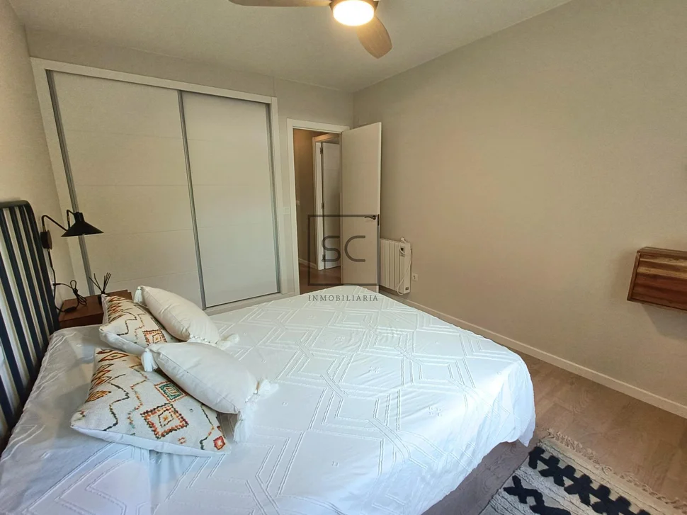 Apartamento con terraza y garaje, cercano a la playa