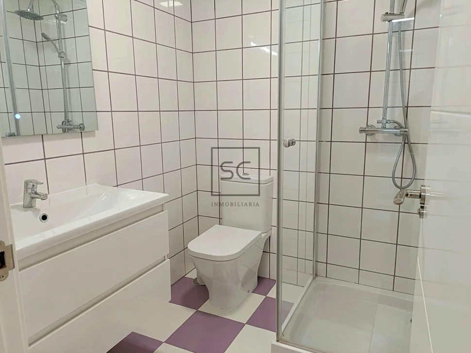 Apartamento con terraza y garaje, cercano a la playa