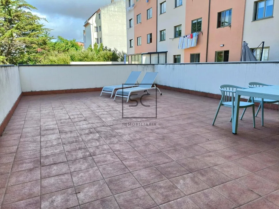 Apartamento con terraza y garaje, cercano a la playa
