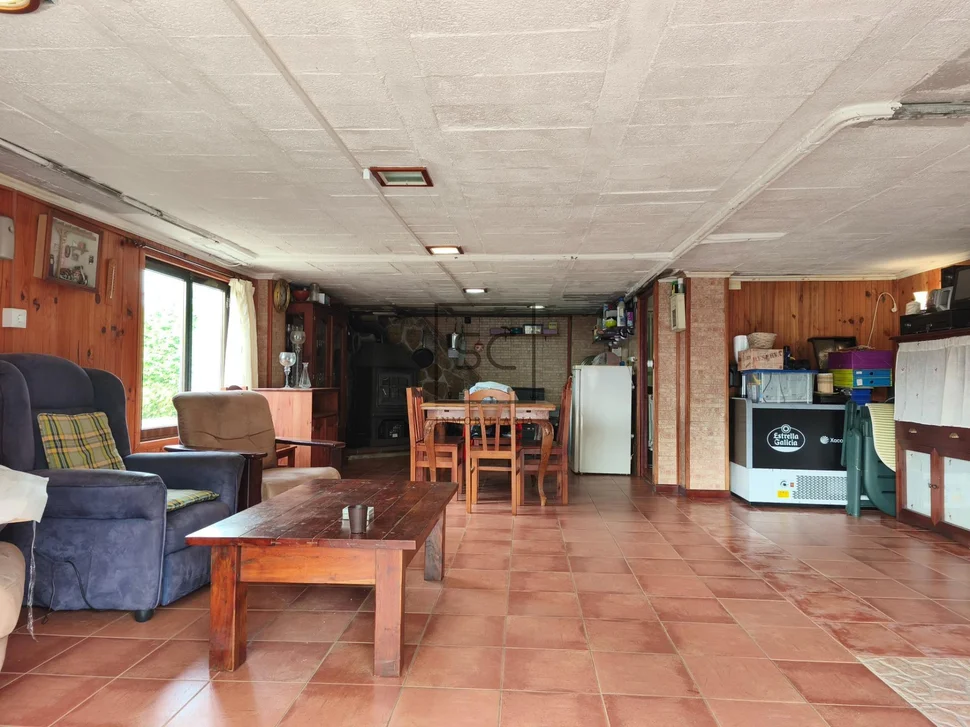 Casa con finca en anca, neda