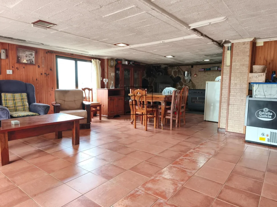 Casa con finca en anca, neda