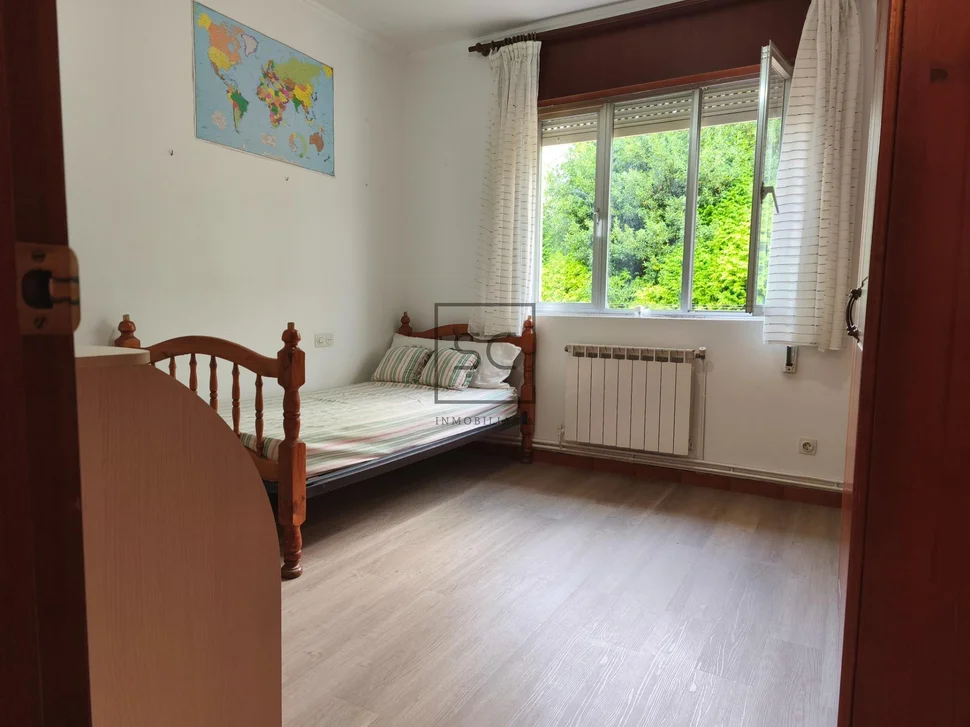 Casa con finca en anca, neda