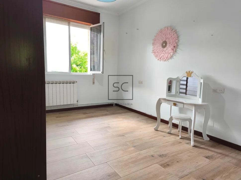 Casa con finca en anca, neda