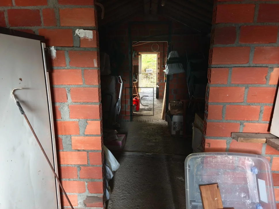 Casa con finca en anca, neda