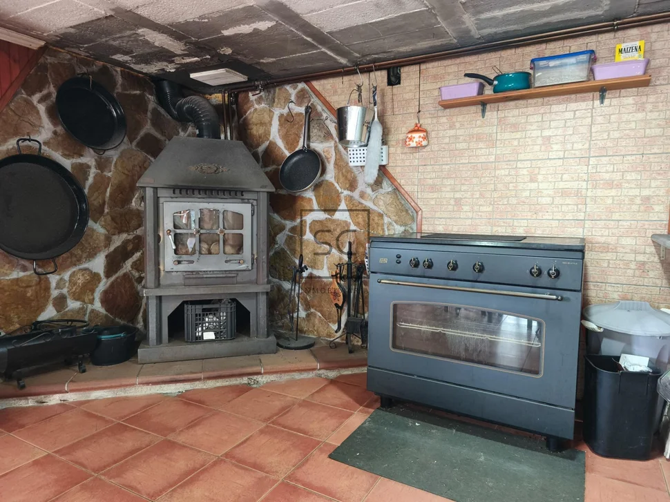 Casa con finca en anca, neda