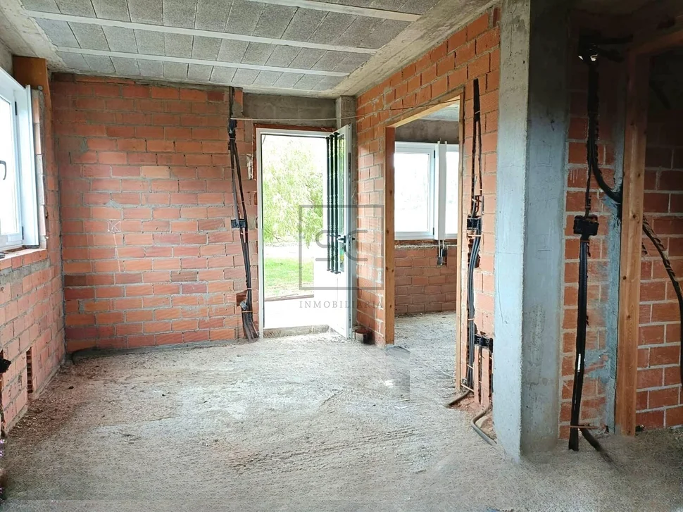 Casa con amplia parcela en sequeiro, valdoviño