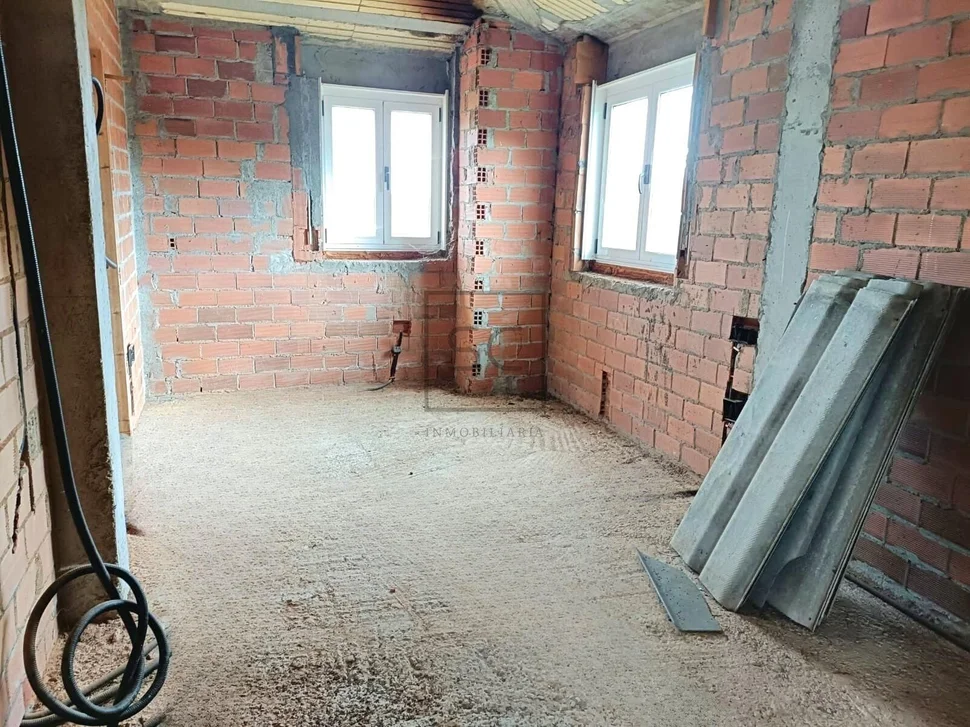 Casa con amplia parcela en sequeiro, valdoviño