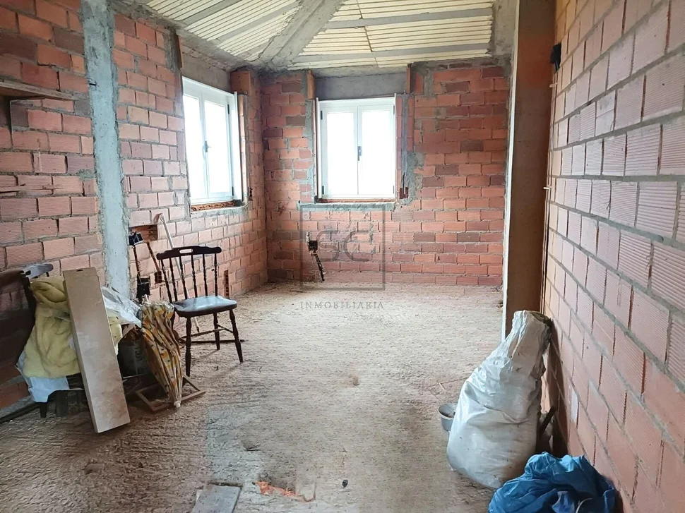 Casa con amplia parcela en sequeiro, valdoviño