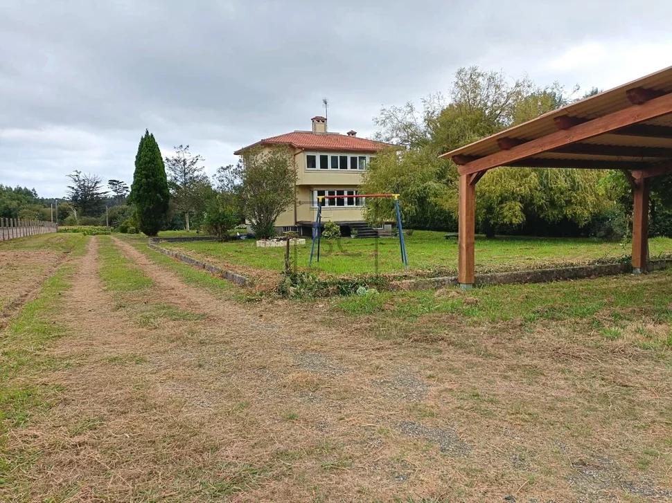 Casa con amplia parcela en sequeiro, valdoviño