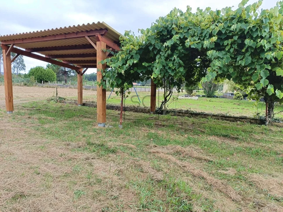 Casa con amplia parcela en sequeiro, valdoviño