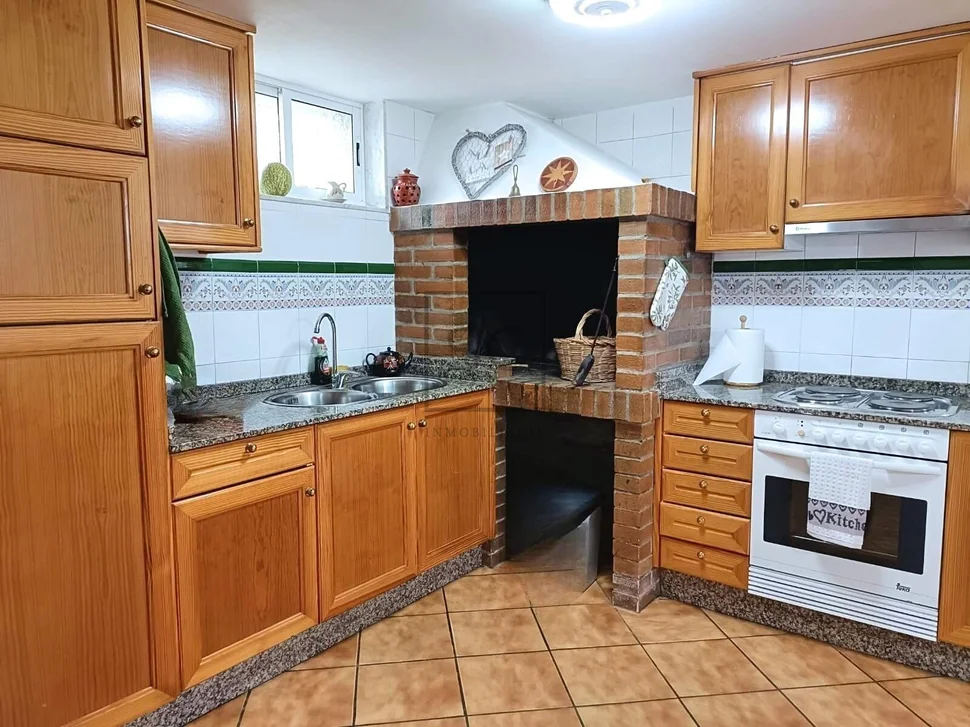 Casa con amplia parcela en sequeiro, valdoviño