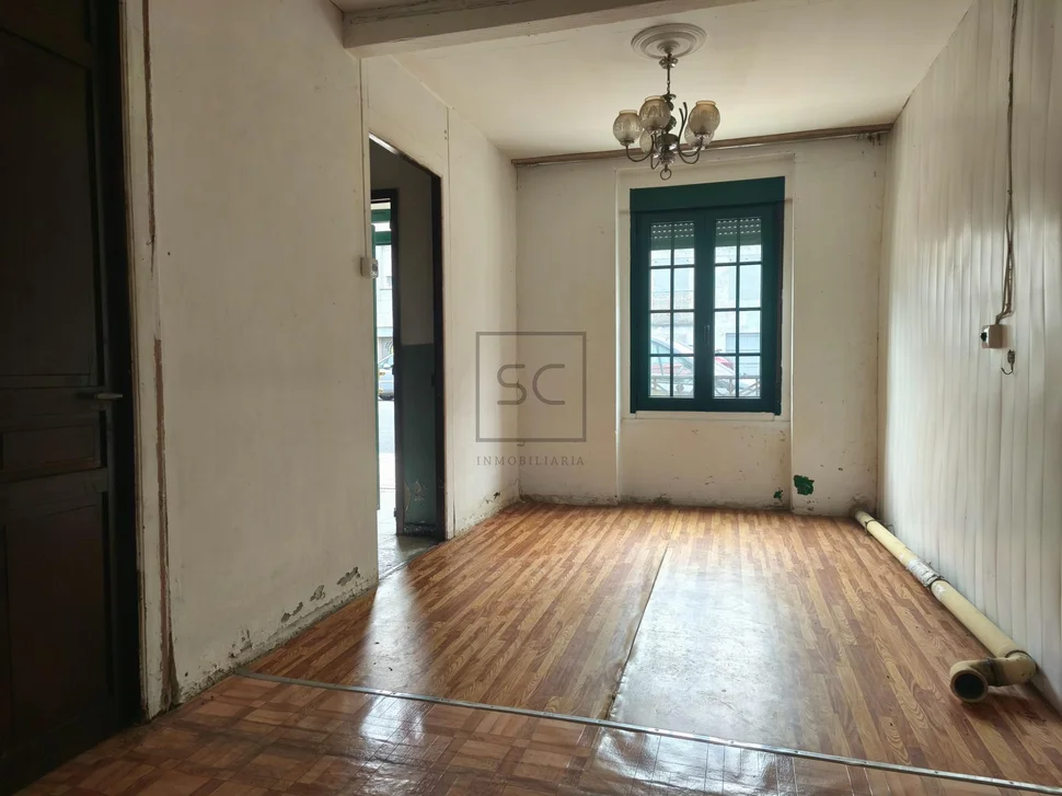 Casa adosada con bodega y finca en piñeiros, narón