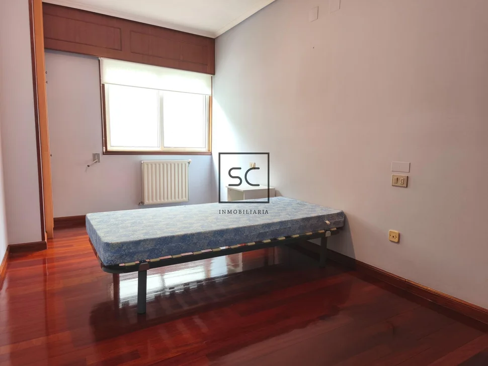 Piso con ascensor y plaza de garaje en porta nova-ferrol