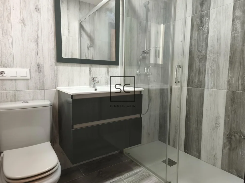 Piso con ascensor y plaza de garaje en porta nova-ferrol