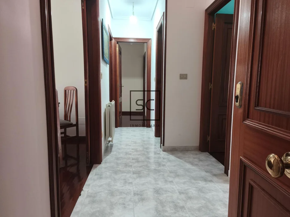 Piso con ascensor y plaza de garaje en porta nova-ferrol