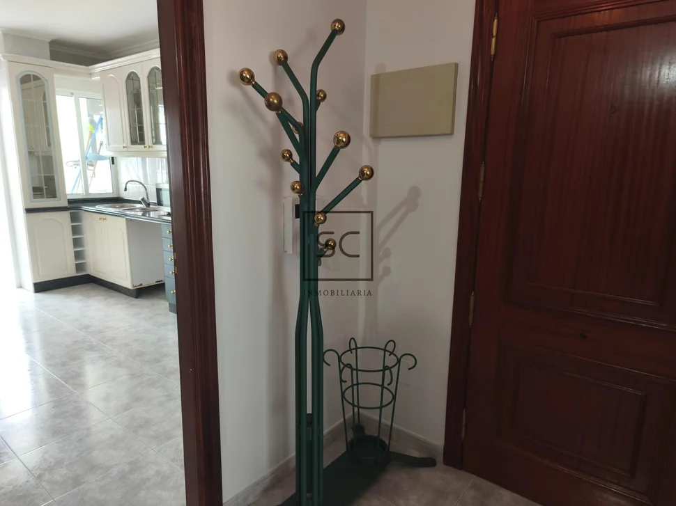 Piso con ascensor y plaza de garaje en porta nova-ferrol