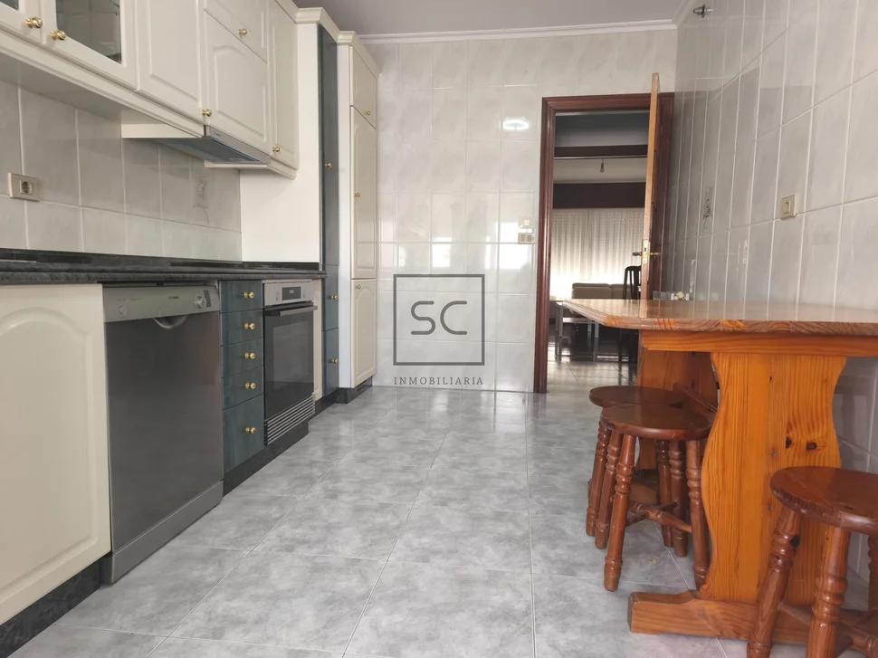 Piso con ascensor y plaza de garaje en porta nova-ferrol