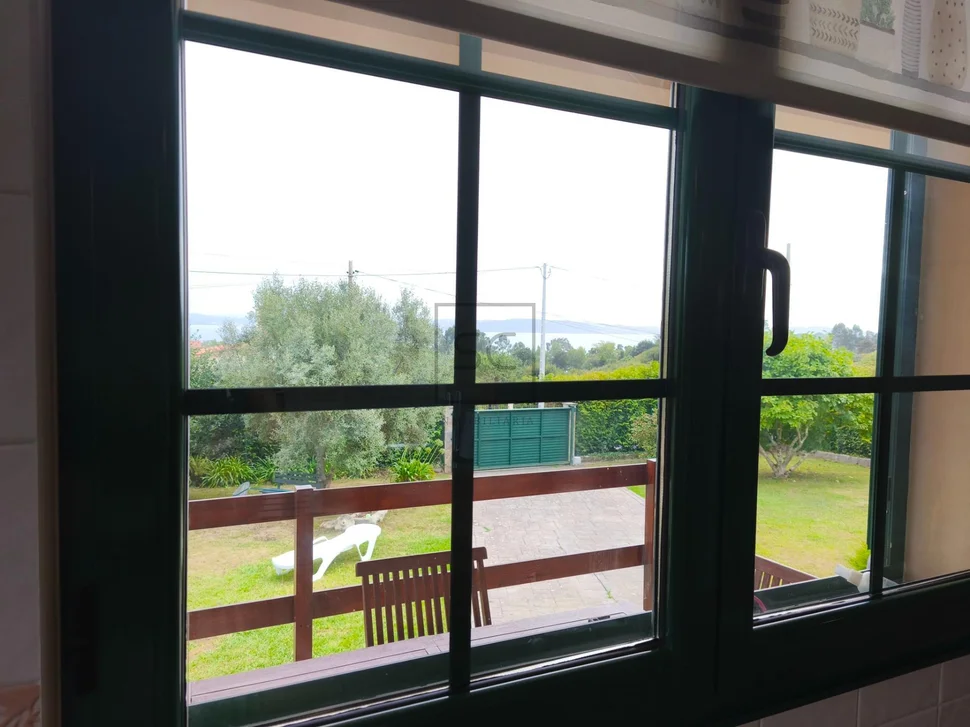 Chalet con piscina en el raso, ares