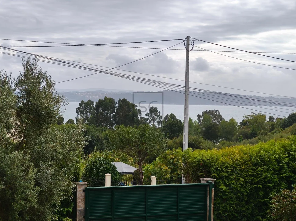 Chalet con piscina en el raso, ares