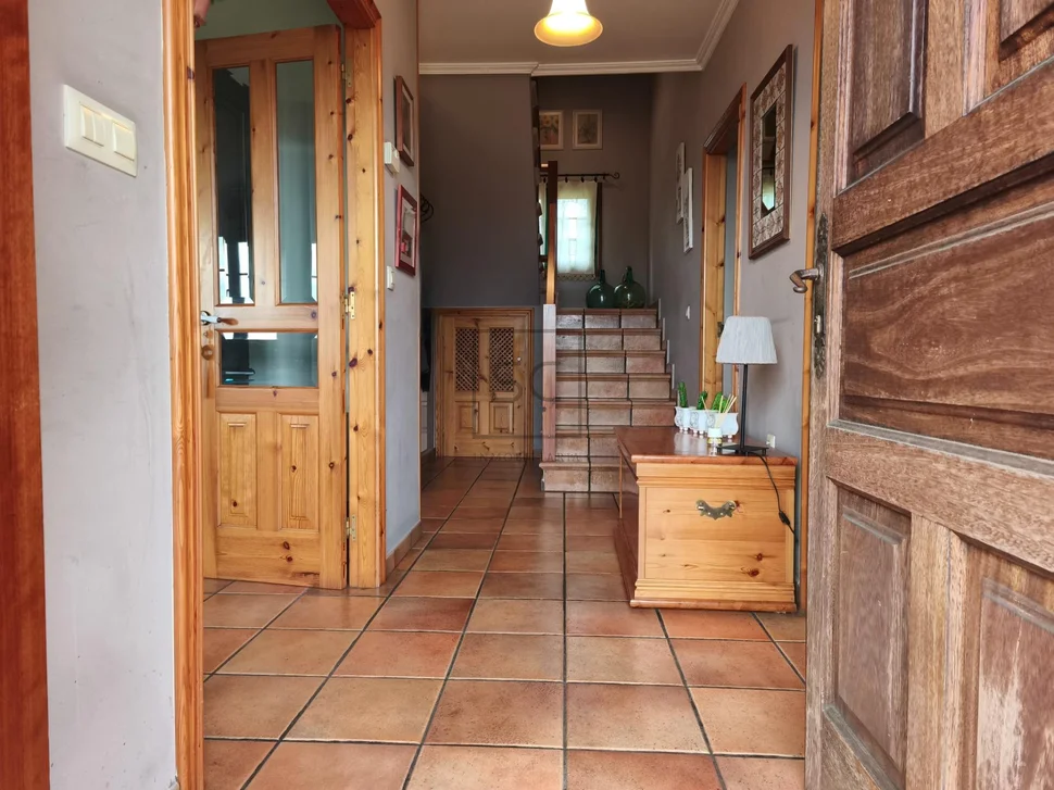 Chalet con piscina en el raso, ares