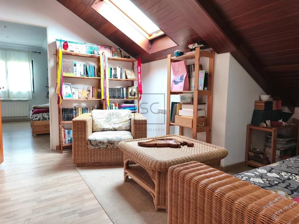 Chalet con piscina en el raso, ares