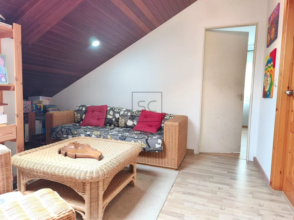 Chalet con piscina en el raso, ares