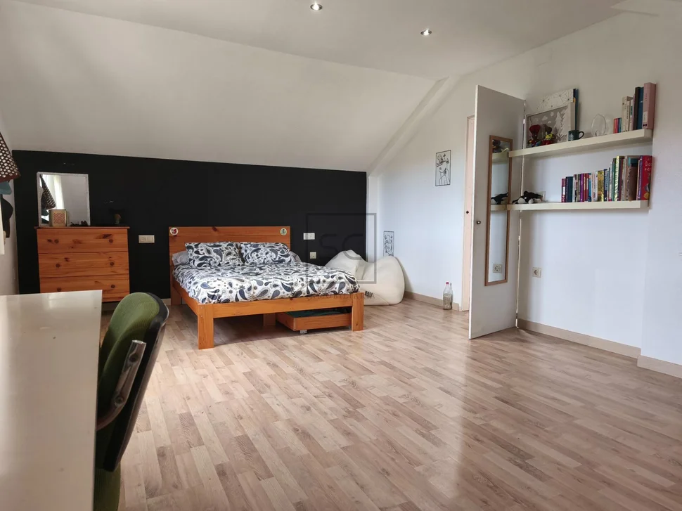 Chalet con piscina en el raso, ares