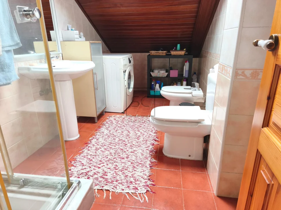 Chalet con piscina en el raso, ares