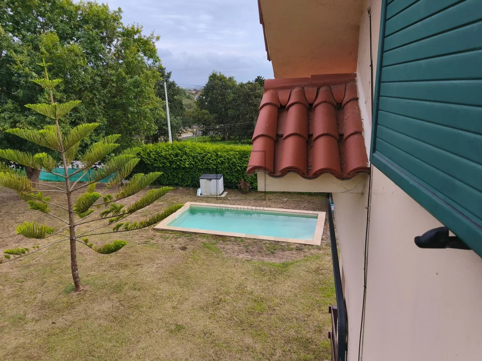 Chalet con piscina en el raso, ares