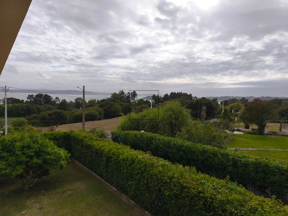 Chalet con piscina en el raso, ares