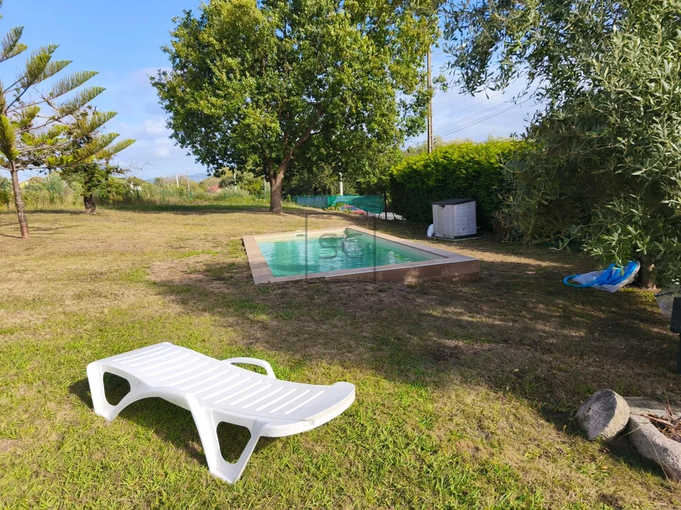 Chalet con piscina en el raso, ares