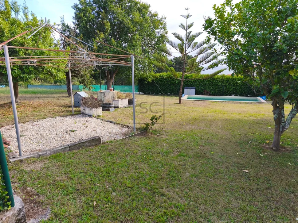 Chalet con piscina en el raso, ares