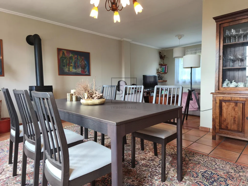 Chalet con piscina en el raso, ares