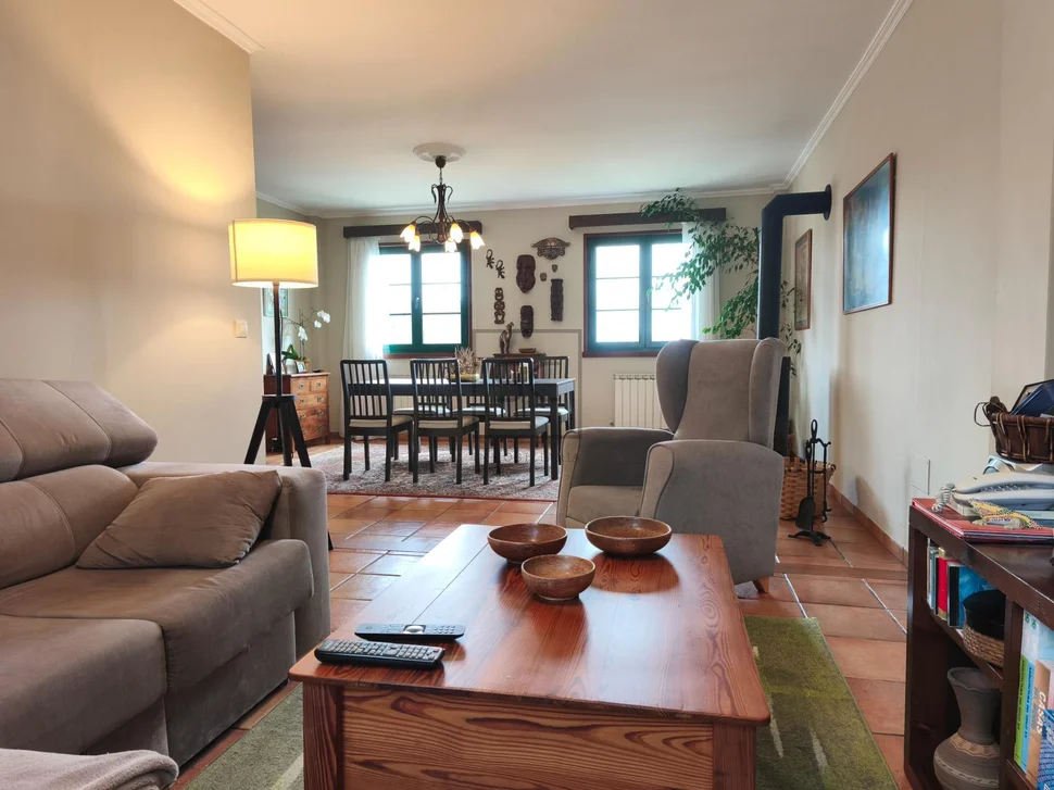 Chalet con piscina en el raso, ares