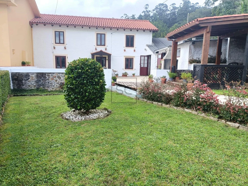 Casa adosada con 3 habitaciones en cedeira