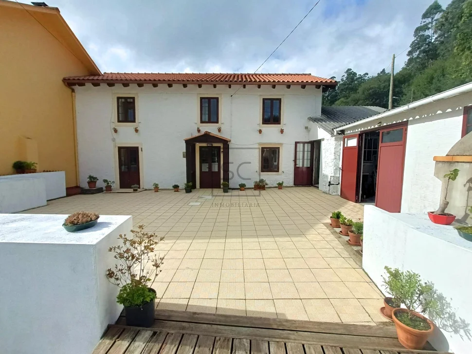 Casa adosada con 3 habitaciones en Cedeira