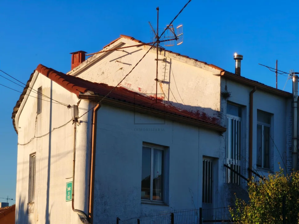 Dos viviendas independientes con finca en ferrol